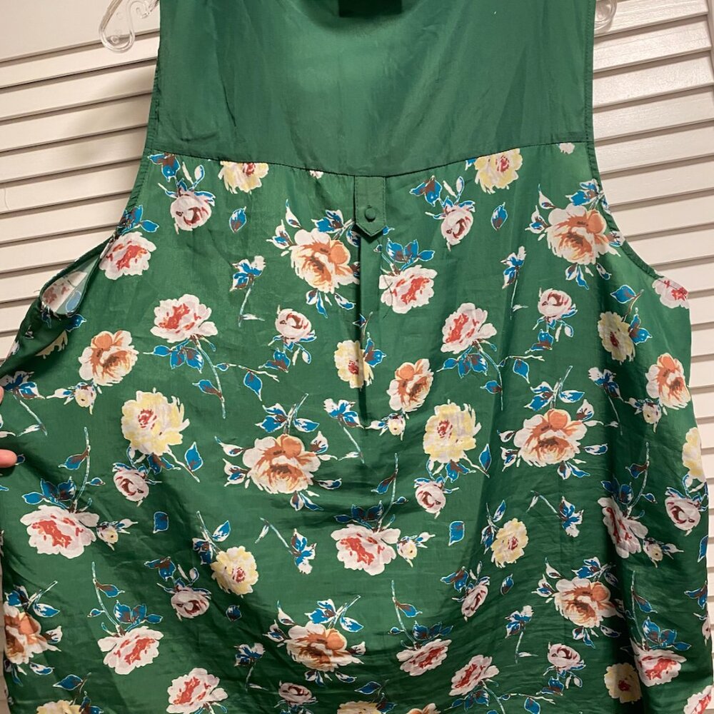 Fervour green floral 2x sleeveless top - Picture 2 of 9